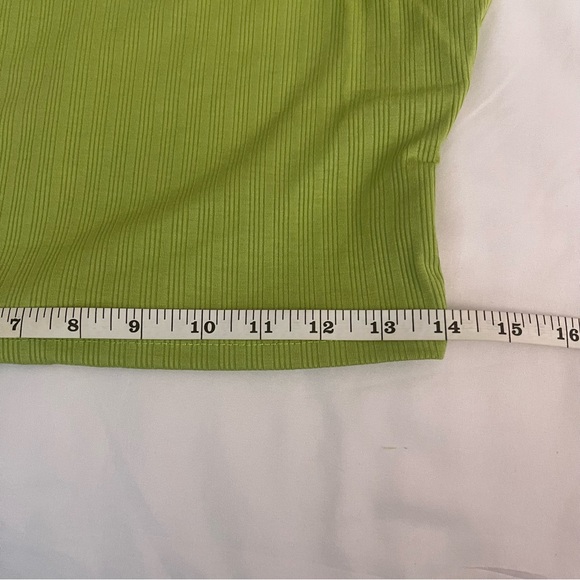 Green cropped shirt twist back short sleeve - Picture 8 of 11